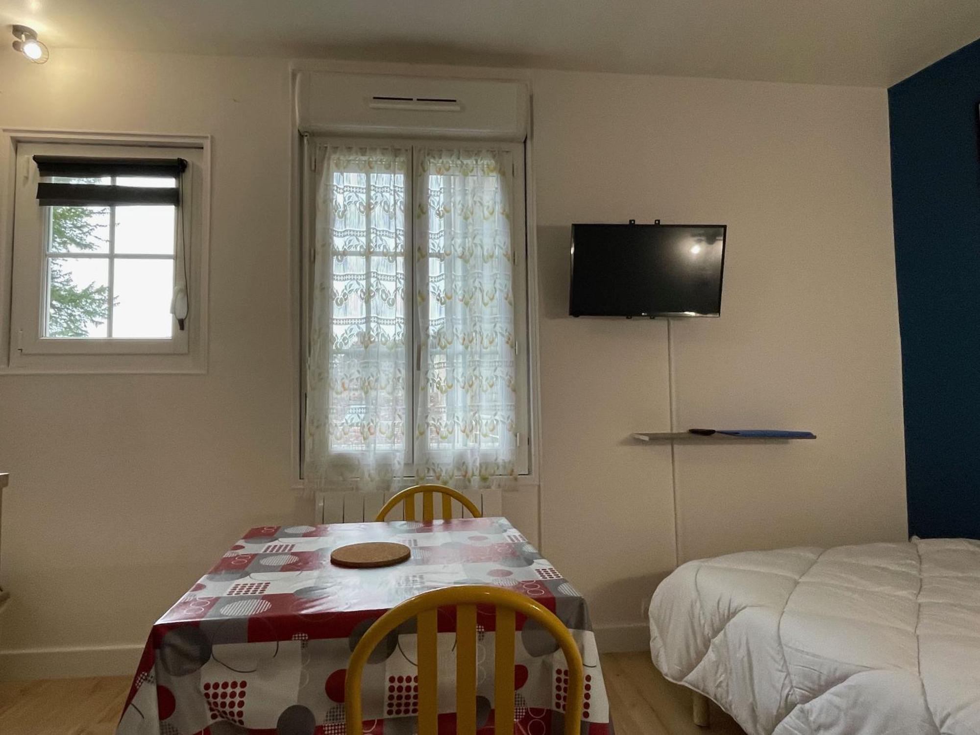 Meuble De Tourisme Dans Parc Arbore 1000M2 - Sejour-La-Roche Eperon La Roche-Posay Habitación foto