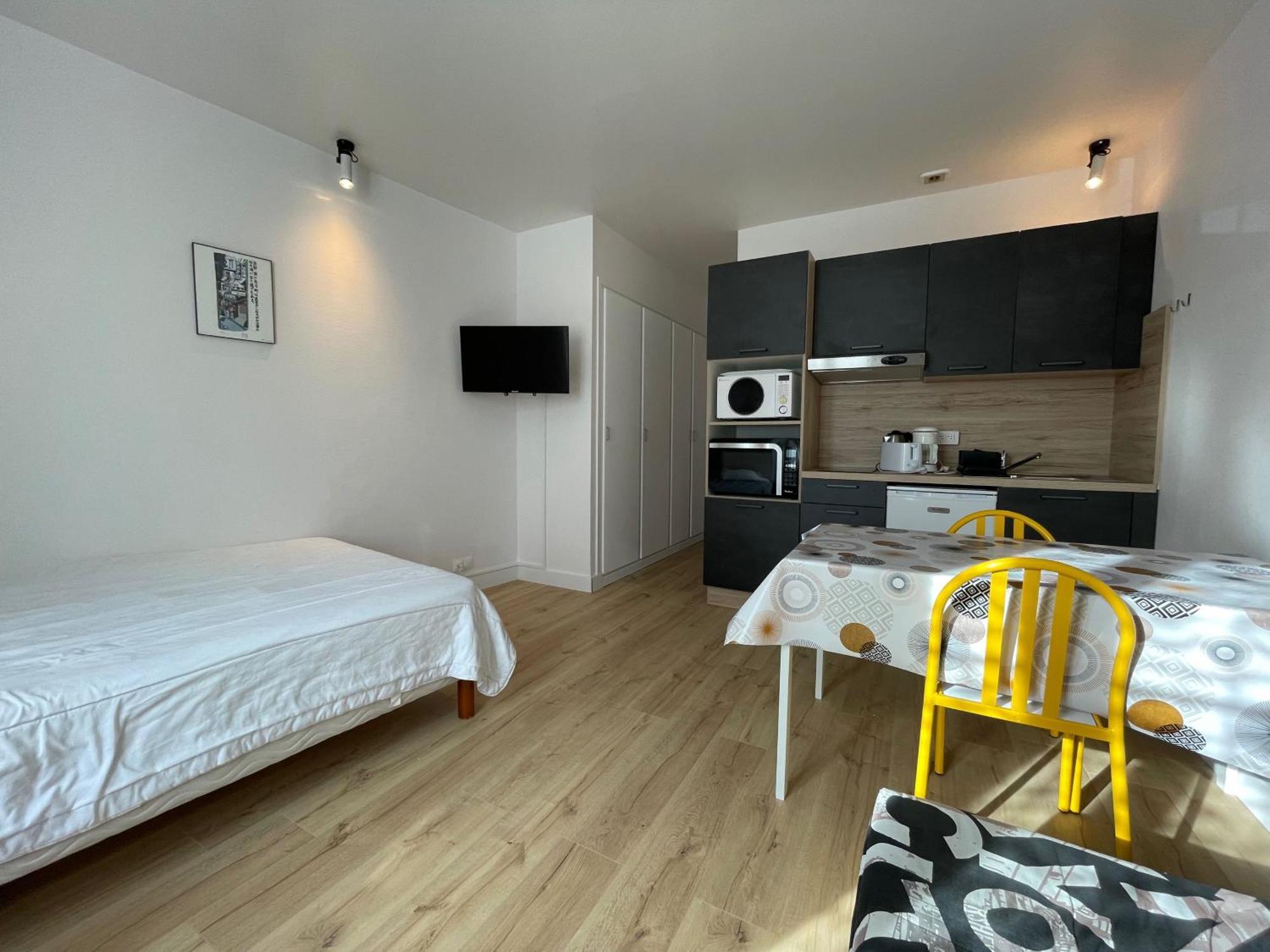 Meuble De Tourisme Dans Parc Arbore 1000M2 - Sejour-La-Roche Eperon La Roche-Posay Habitación foto